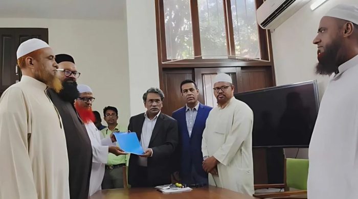 ঐকমত্য কমিশনের সহ-সভাপতি অধ্যাপক আলী রীয়াজের কাছে লিখিত প্রস্তাবনা জমা দেন ইসলামী আন্দোলন বাংলাদেশ।