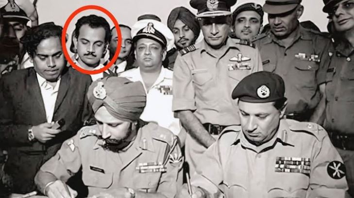 মুক্তিবাহিনীর ডেপুটি চিফ অব স্টাফ হিসেবে কঠিন মুক্তিসংগ্রামের মাধ্যমে দেশকে বিজয়ের দিকে নিয়ে যেতে গুরুত্বপূর্ণ অবদান রেখেছিলেন বীর উত্তম এ কে খন্দকার।