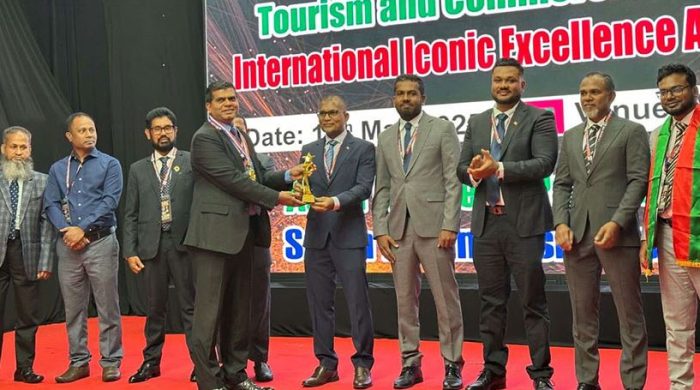 ‘ইন্টারন্যাশনাল আইকনিক এক্সিলেন্স অ্যাওয়ার্ডস-২০২৫’ পেয়েছেন ইউএস-বাংলা এয়ারলাইন্সের মহাব্যবস্থাপক (জনসংযোগ) মো. কামরুল ইসলাম।