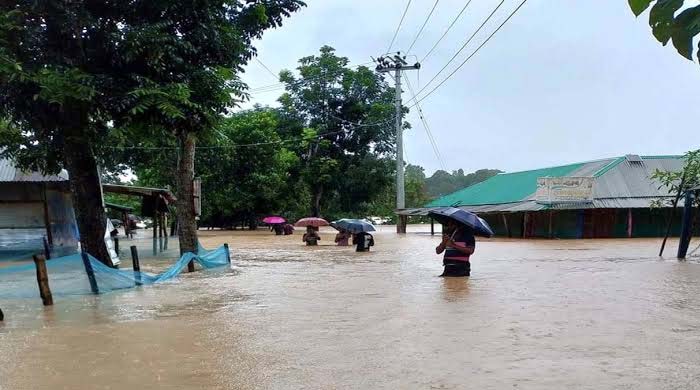 বন্যা পরিস্থিতি : দেশের অন্তত ১২ জেলার নিম্নাঞ্চল প্লাবিত হওয়ার ঝুঁকিতে