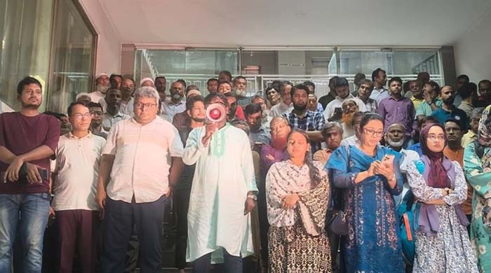 জনকণ্ঠ কার্যালয়ের সামনে সাংবাদিকদের প্রতিবাদ ও কর্মবিরতি