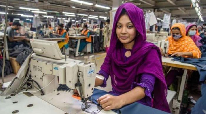 সংকটাপন্ন ব্যাংক: তৈরি পোশাক রপ্তানি খাতে তারল্য সংকট, বেতন অনিশ্চিত শ্রমিকদের