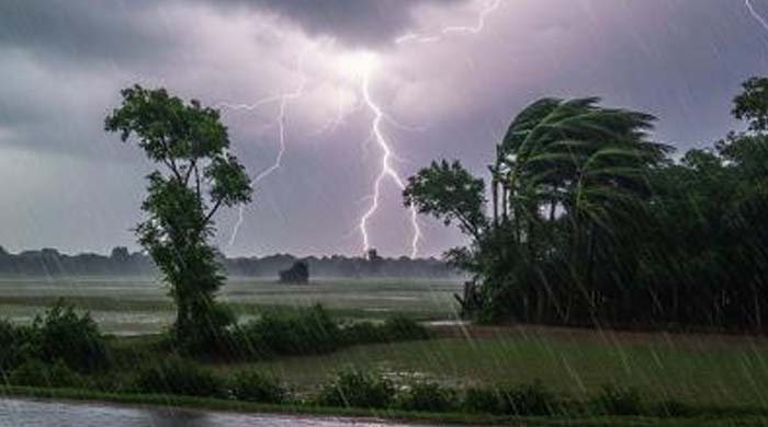 সারাদেশে বৃষ্টির আভাস, তিন বিভাগে ভারি বর্ষণ