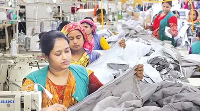 এনবিআরের কর্মবিরতি ও বৈশ্বিক মন্দায় রপ্তানি আয়ে পতন