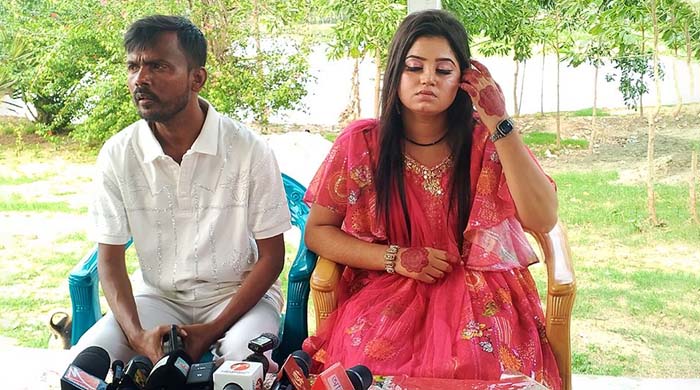 হিরো আলমকে ডিভোর্স দিলেন রিয়া মনি