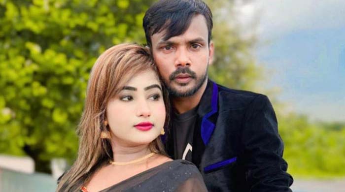 হিরো আলমকে ডিভোর্স দিলেন রিয়া মনি