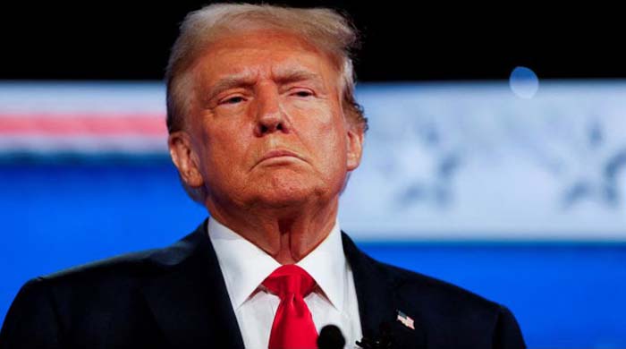 ফেডারেল রিজার্ভ কুক: ট্রাম্পের বরখাস্ত চেষ্টার বিরুদ্ধে মামলা দায়ের