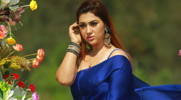 অপু বিশ্বাস:সাফল্যের পরও টানাপোড়েন, গয়না বিক্রি করেই দিন কাটাচ্ছেন