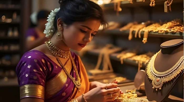 স্বর্ণের দাম কমেছে ১৫৭৪ টাকা, অপরিবর্তিত রইল রুপাসর্বশেষ মূল