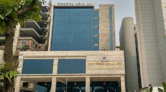 পুঁজিবাজার আইন ভঙ্গ করায় আগস্টে ২৭ ব্যক্তি ও প্রতিষ্ঠানকে সতর্ক করেছে বিএসইসি