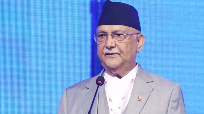 কেপি শর্মা অলি প্রকাশ্যে, বললেন দেশ থেকে পালাবো না, সংবিধানের পথে ফিরাব দেশ