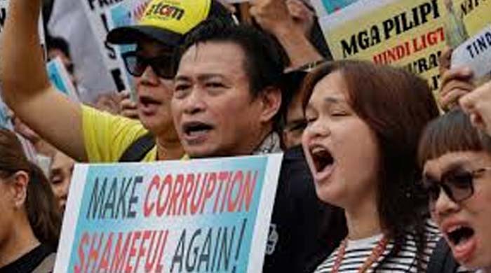 ফিলিপাইনে বন্যা প্রকল্প বিক্ষোভে হাজার হাজার মানুষ অংশগ্রহণ করেছে। দুর্নীতির অভিযোগে বিক্ষোভ শান্তিপূর্ণ রাখার আহ্বান জানিয়েছেন প্রেসিডেন্ট মারকোস।