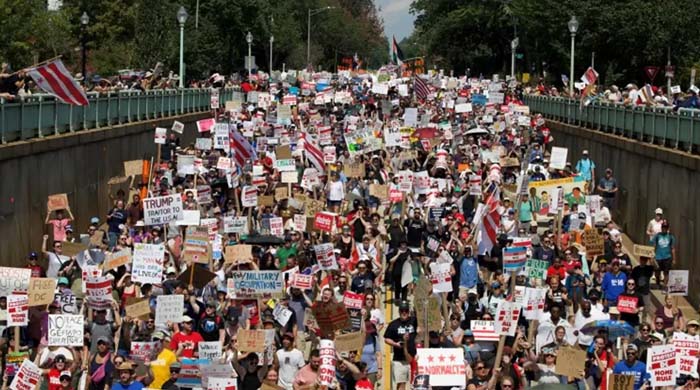 ওয়াশিংটন ডিসি বিক্ষোভ: ন্যাশনাল গার্ড মোতায়েনের বিরুদ্ধে ট্রাম্পবিরোধী হাজারো মানুষের মিছিল