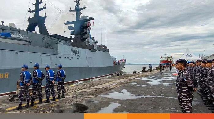 জাপাদ ২০২৫ রাশিয়া-বেলারুশের যৌথ সামরিক মহড়ায় বাংলাদেশ, ভারতসহ আট দেশ অংশ নিয়েছে। এক লাখ সৈন্য, পারমাণবিক বোমারু বিমান ও যুদ্ধজাহাজ প্রদর্শনের মাধ্যমে এই মহড়া আঞ্চলিক ও বৈশ্বিক উত্তেজনার মধ্যে নতুন মাত্রা যোগ করেছে।