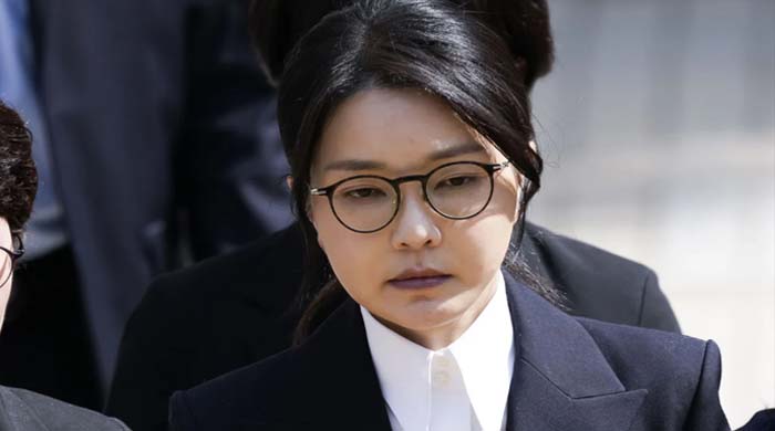 কিম কেওন হি ঘুষ মামলা: স্টক কারসাজি ও ইউনিফিকেশন চার্চ থেকে ঘুষ অভিযোগ