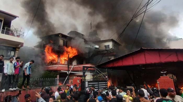 নেপাল সংসদ ভবনে আগুন, বিক্ষোভের মুখে প্রধানমন্ত্রী কেপি শর্মা অলির পদত্যাগ